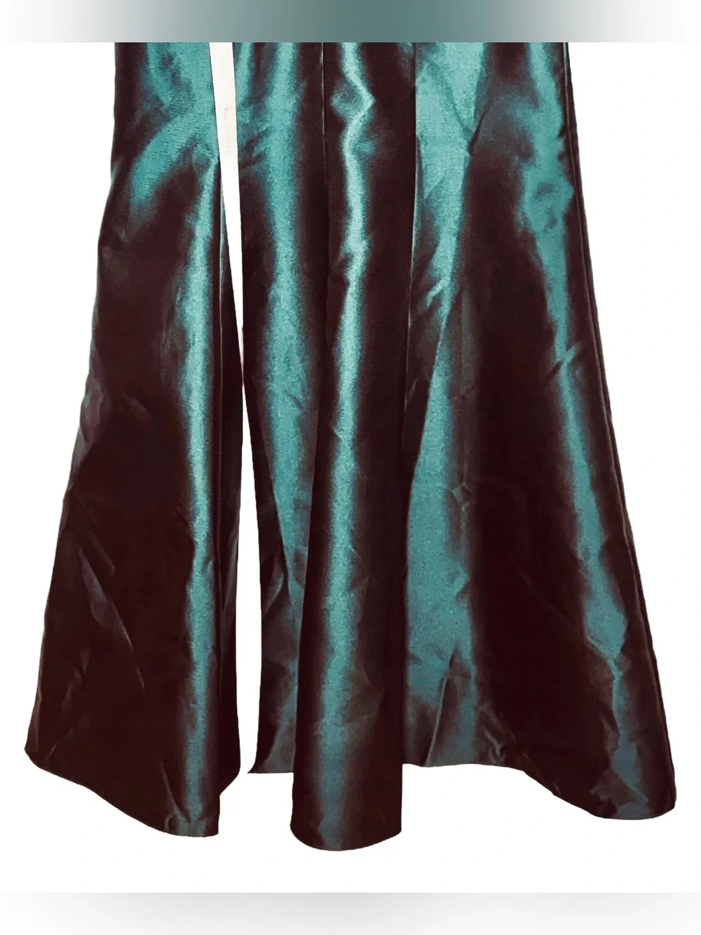 NWT Alfred Sung Strapless Cuff Neckline
Satin Trumpet Gown in Evergreen, Size 4R - Picture 10 of 15
